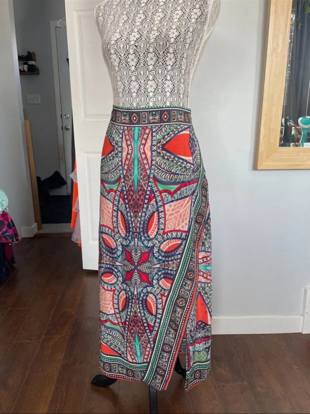 New Anthropologie 100% Silk Geometic Jewel Tone Wrap Midi Skirt. Slit. Size 10 - Picture 10 of 13